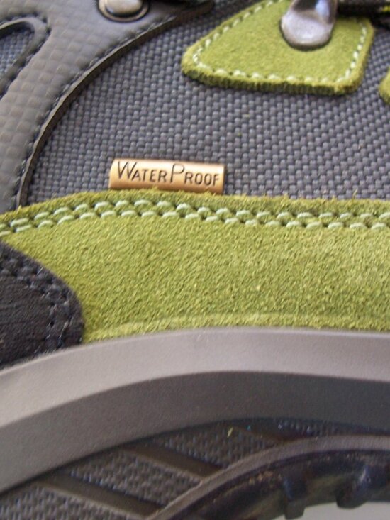 Lytos Green& Black Waterproof Designed in Italy SizeUS9 EU423. Superb Condition